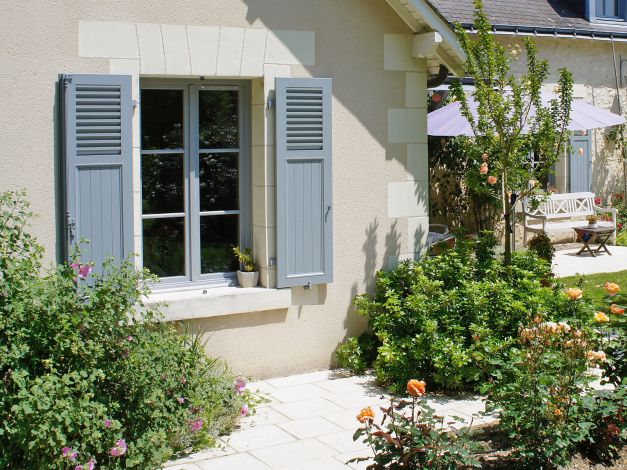 FGServices Sàrl, votre entreprise pour tous vos travaux de second-œuvre.  © Ehret Illustration Volet Battant Panneau Plein+Jalousie. Conseil et installation de volet alu à lamelles et accessoire Région Nyon, Morges, Genève. Devis et Prix