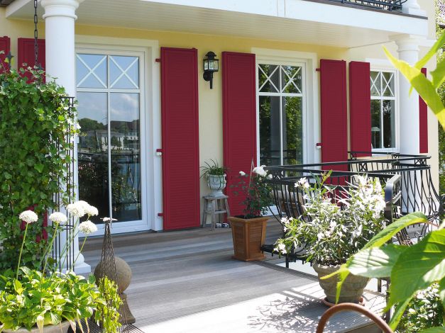 FGServices Sàrl, votre entreprise pour tous vos travaux de second-œuvre.  © Ehret Illustration Volet Battant à Jalousies. Conseil et installation de volet alu à lamelles et accessoire Région Nyon, Morges, Genève. Devis et Prix