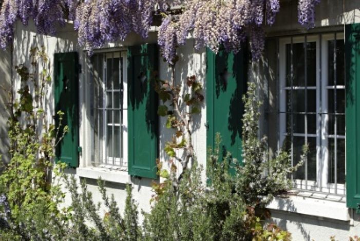 S'auriez faire la différence entre alu et bois?  Image d'illustration © Ehret. Volet Alu Revendeur Région Nyon, Morges, Genève. Prix et devis. FG Services Sàrl